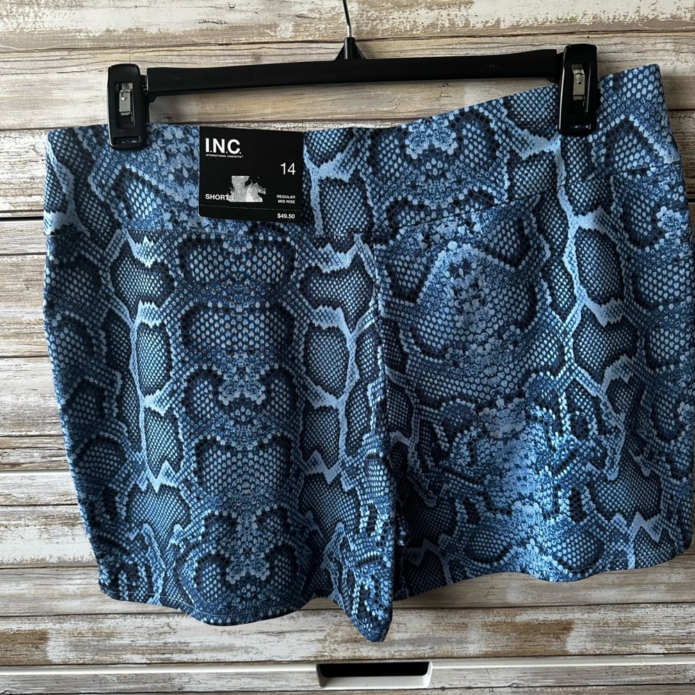 🐍 NWT INC Snakeskin Shorts Size 14 Blue High Rise Stretch Summer
